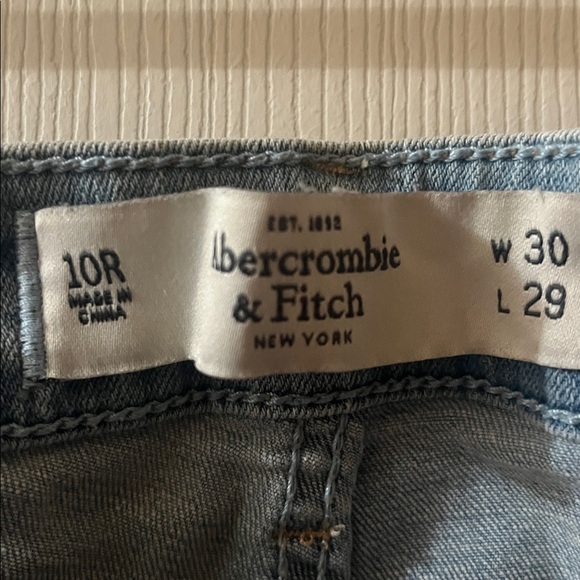 Abercrombie & Fitch Light Blue ankle jeans. - Picture 4 of 4